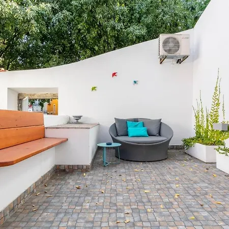 Plum Guide - Saint George's Terrace * Lisbon