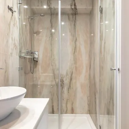 Plum Guide - Saint George's Terrace Apartment *